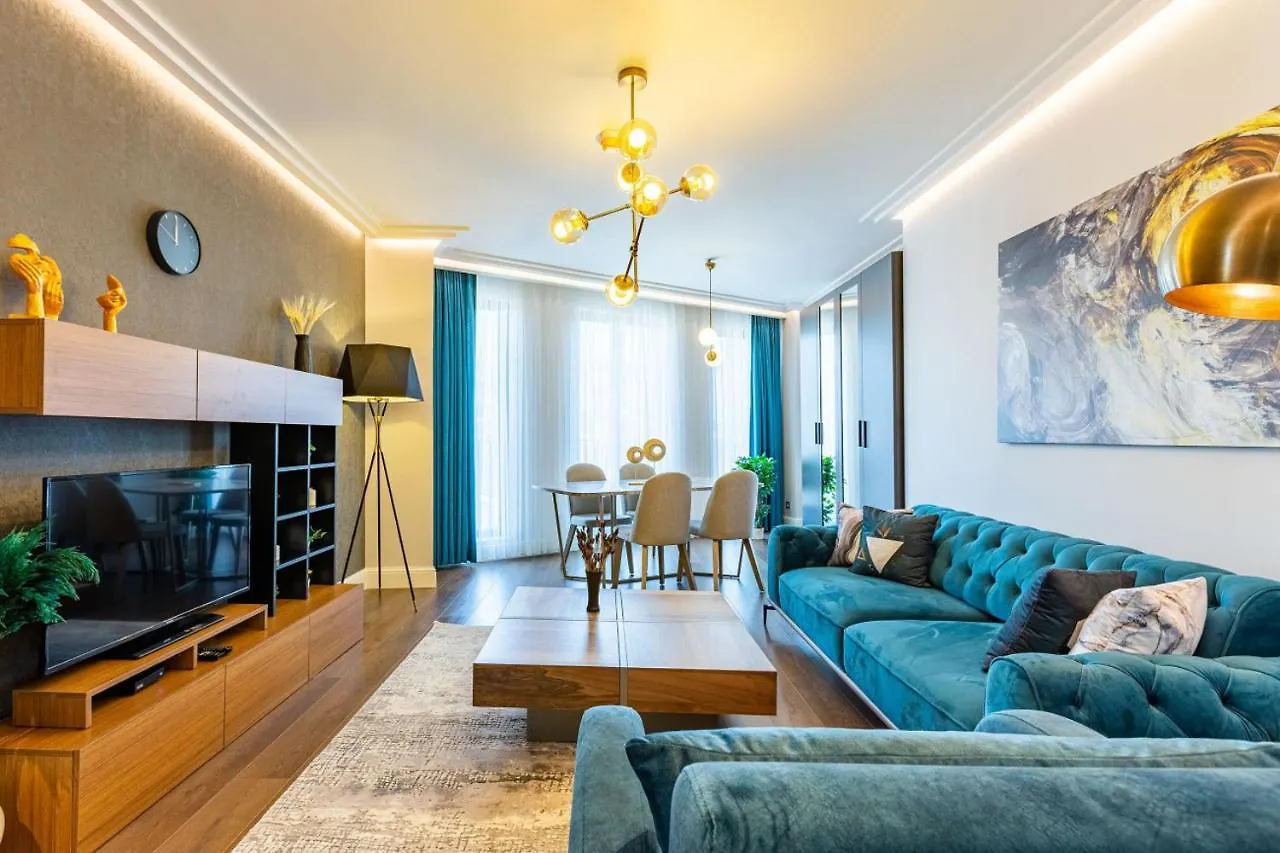 Trendy Beyoglu: Stylish Residence Nearby Isztambul